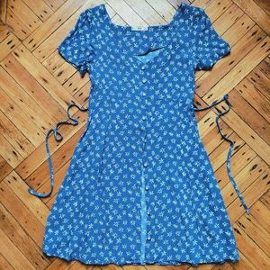 Blue button front dress with sweetheart neckline and waist tie. Size 4 or small